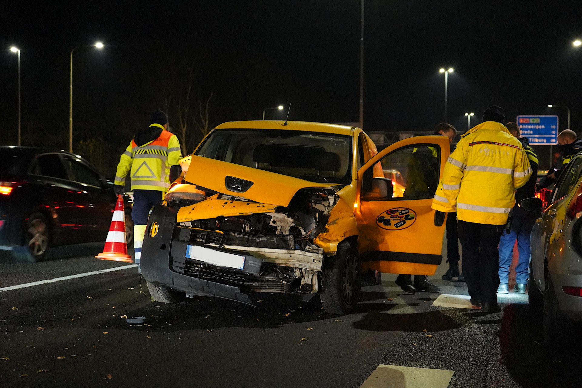 Veel schade en lange file door ongeval op snelweg