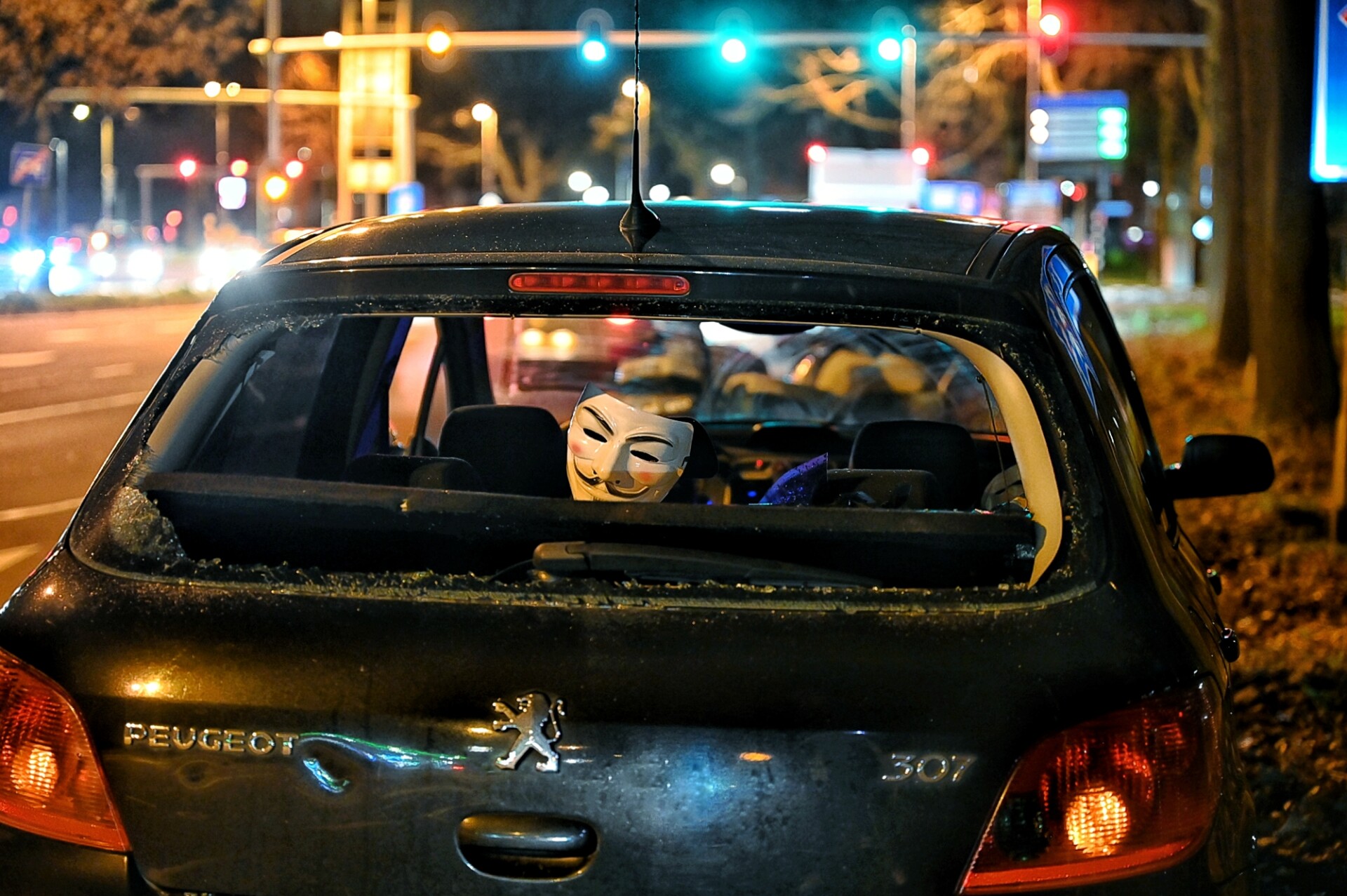 Automobilist door agenten met getrokken wapens opgepakt