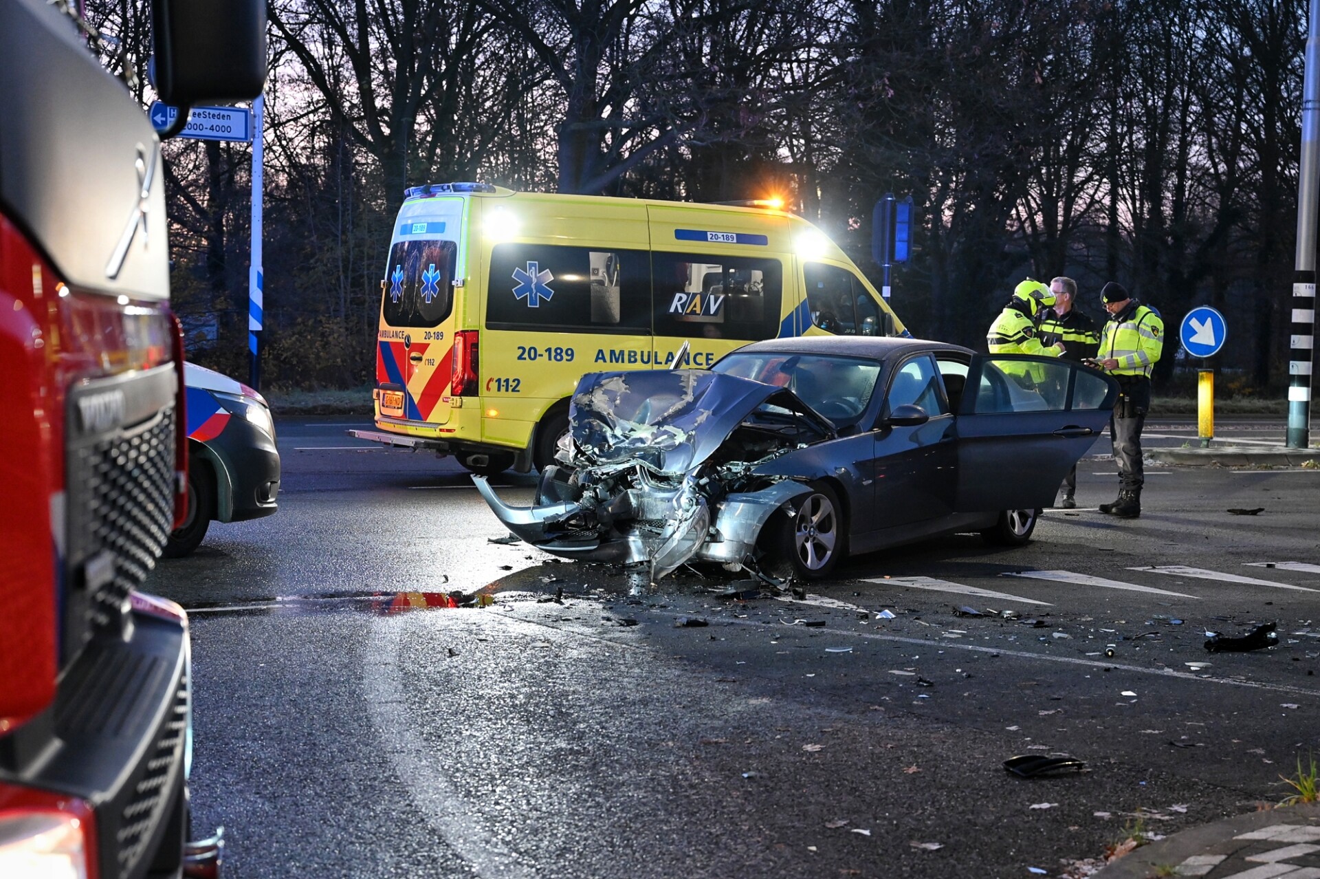 Ravage na ongeval op kruispunt, één gewonde naar ziekenhuis