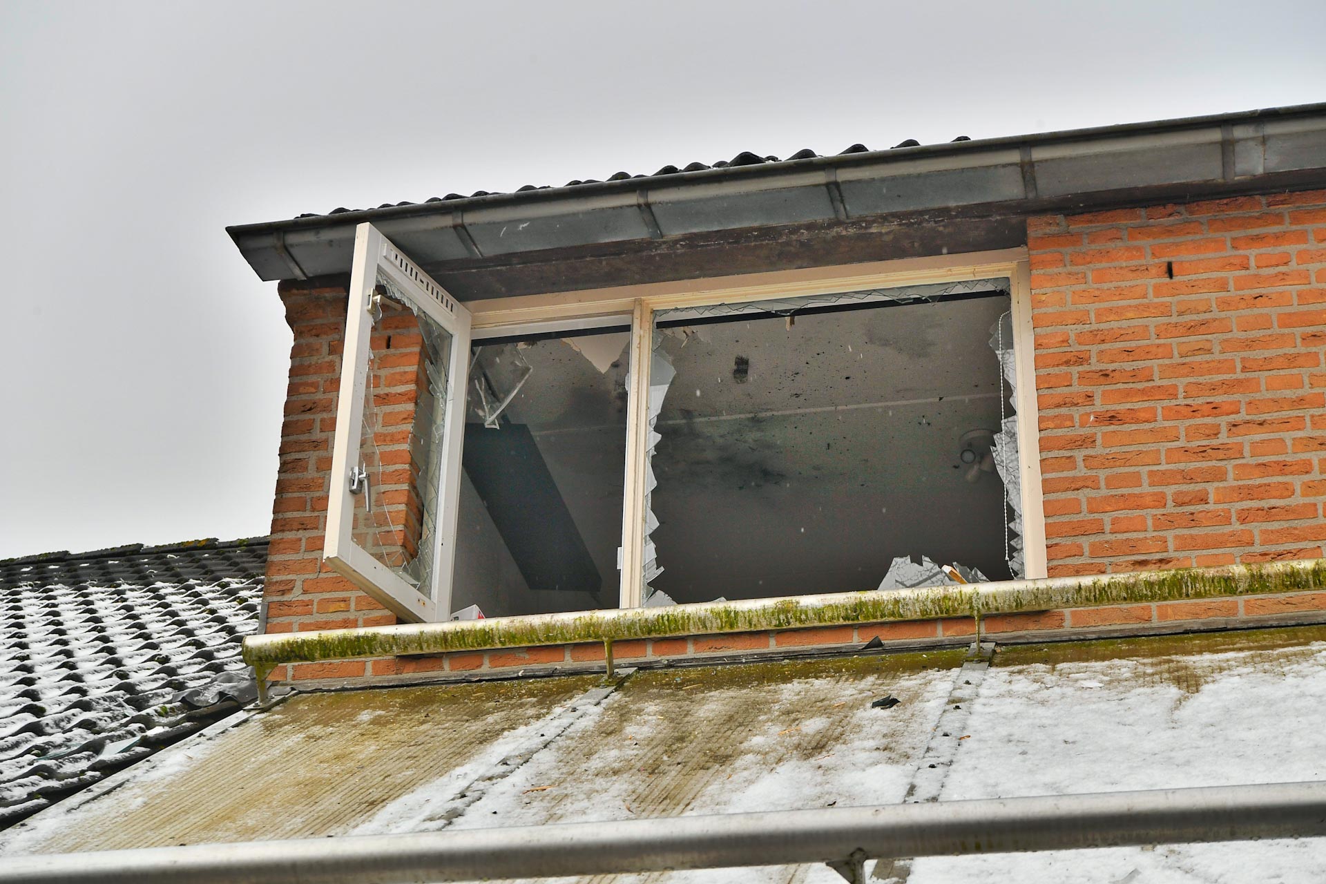 Zwaar vuurwerk gaat af in appartement boven supermarkt