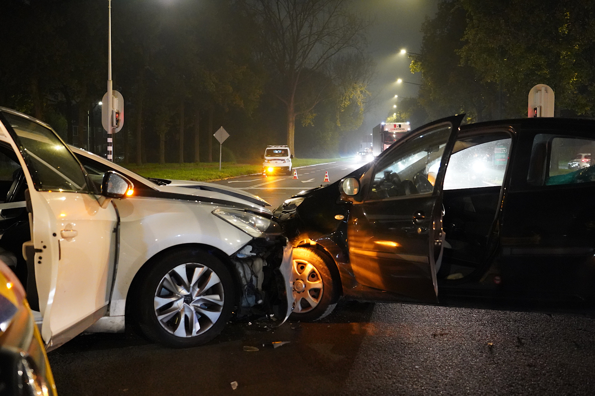 Lange file na frontale botsing, twee lichtgewonden
