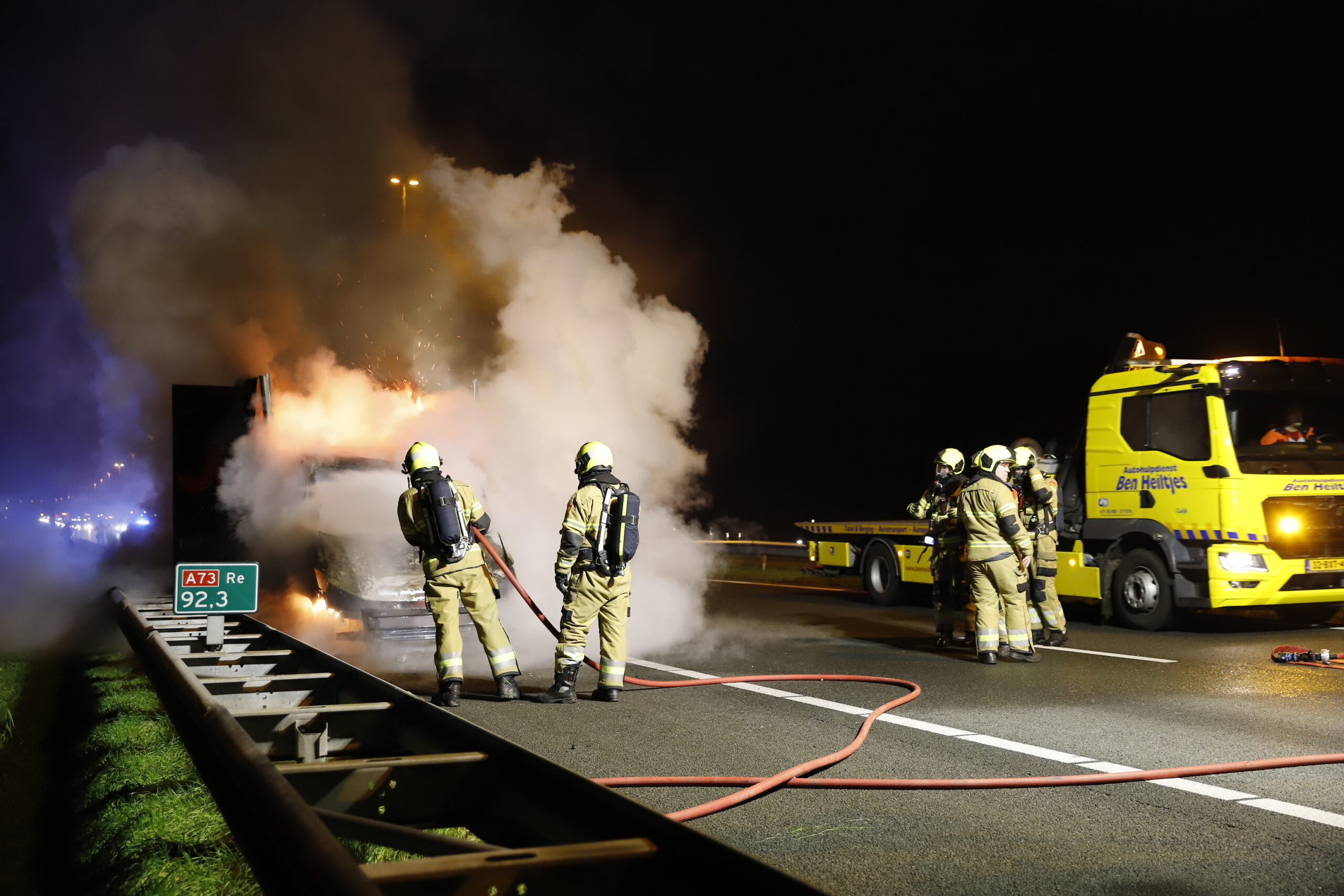 Brandende bakwagen zorgt voor flinke file