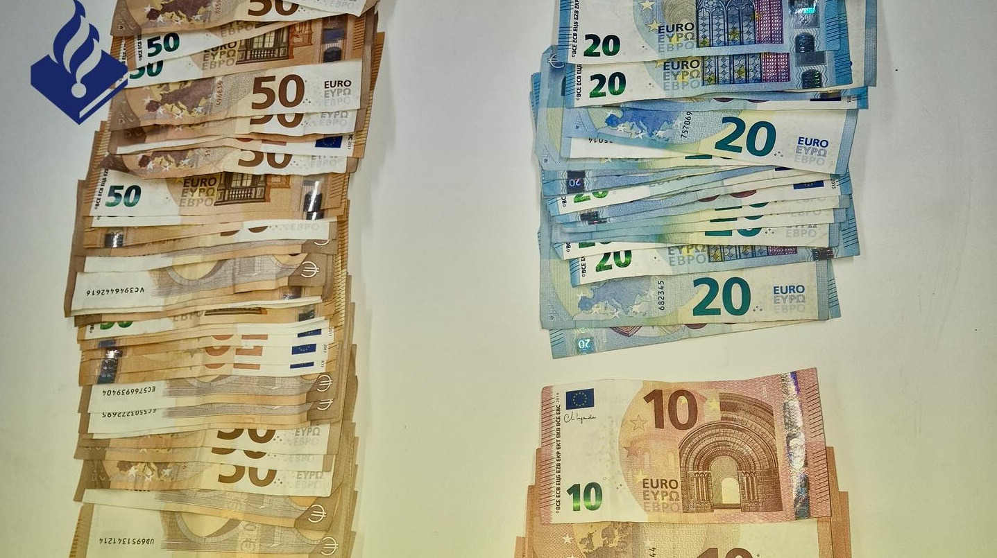 Geld en drugs in beslag genomen na controle van voertuig