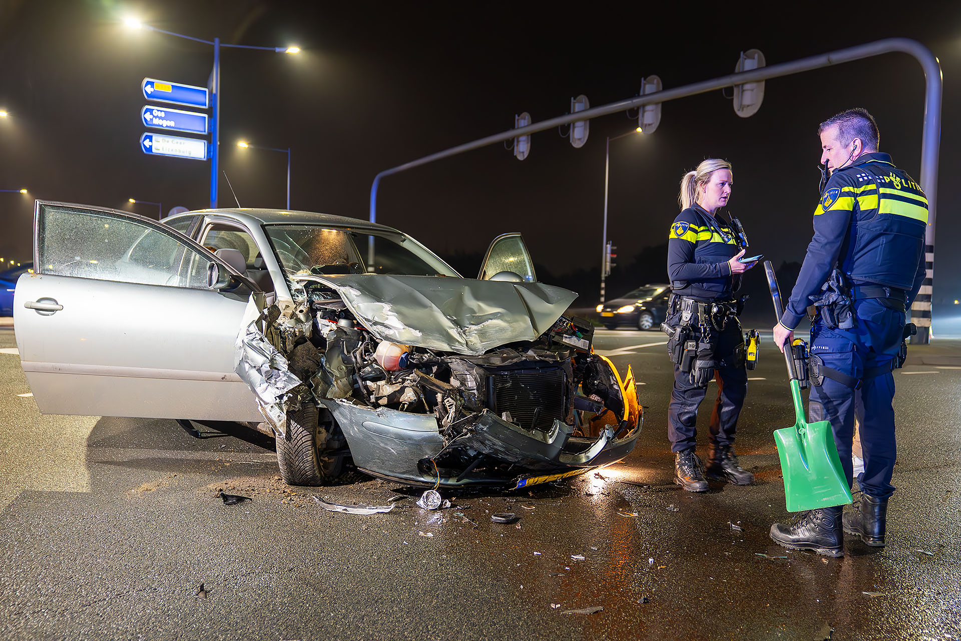 Gewonde en veel schade na ongeval tussen twee auto’s