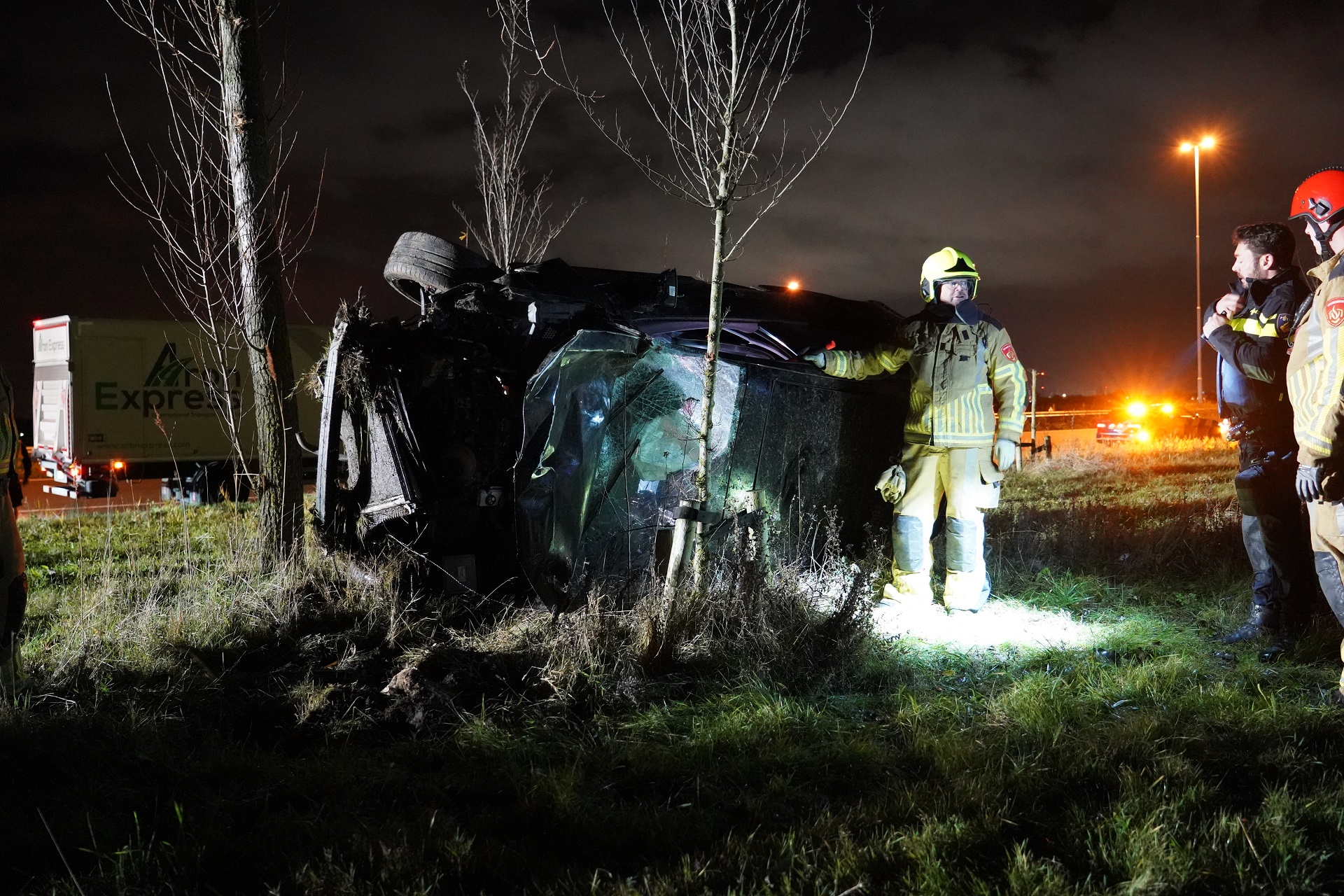 Automobilist zwaargewond na crash op snelweg