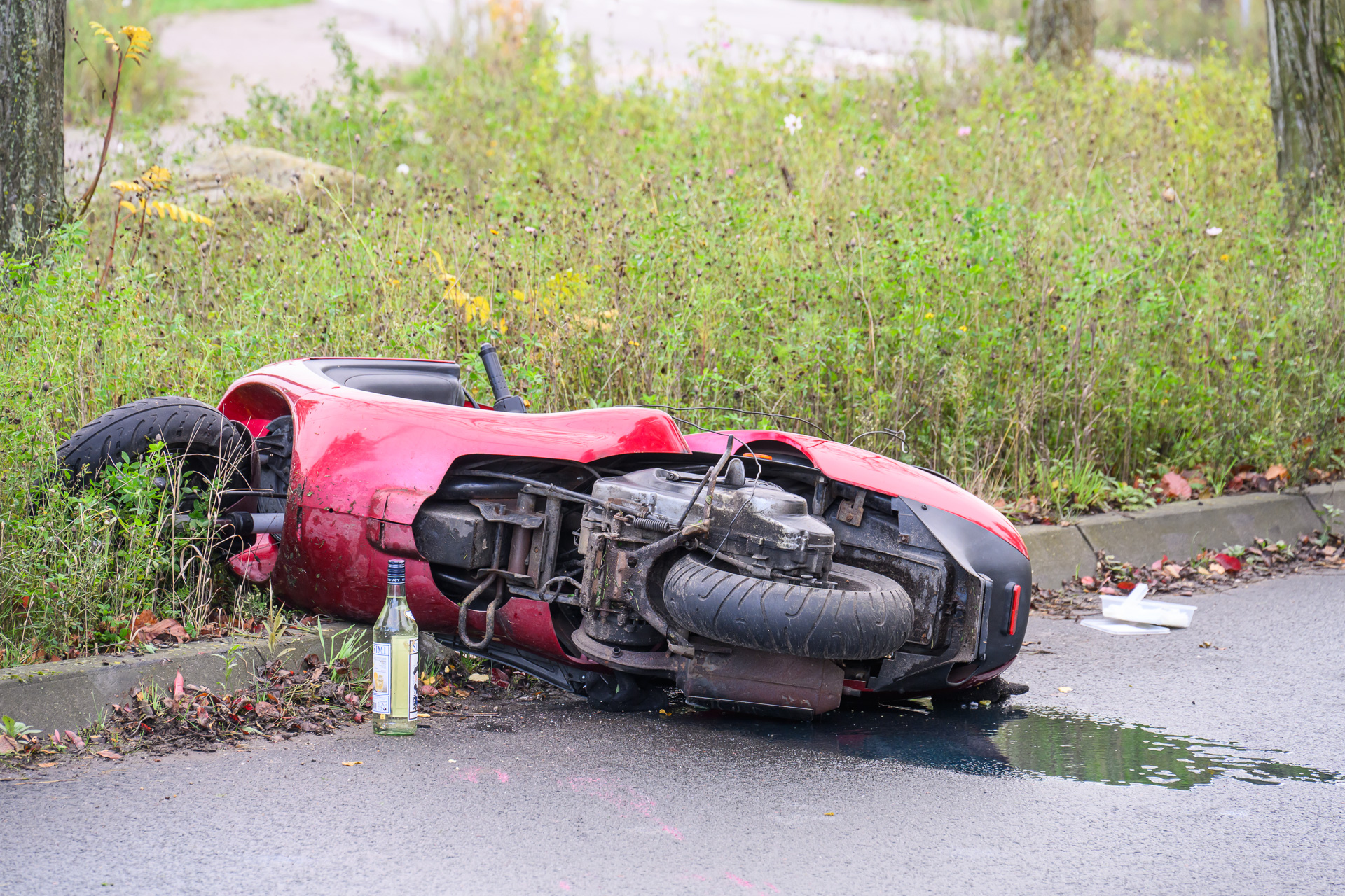 Scooterrijder gewond na val, mogelijk onder invloed