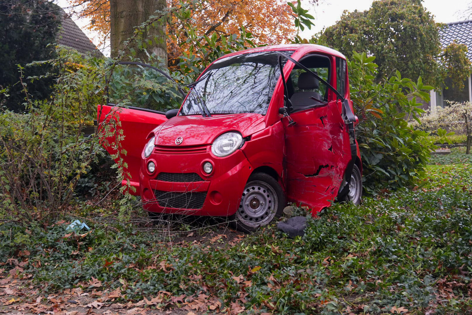 Bestuurder brommobiel raakt zwaargewond bij botsing met terreinwagen