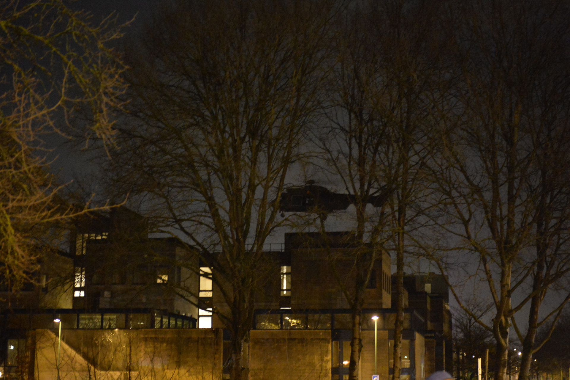 Grote oefening bij oude rechtbank, meerdere helikopters ingezet