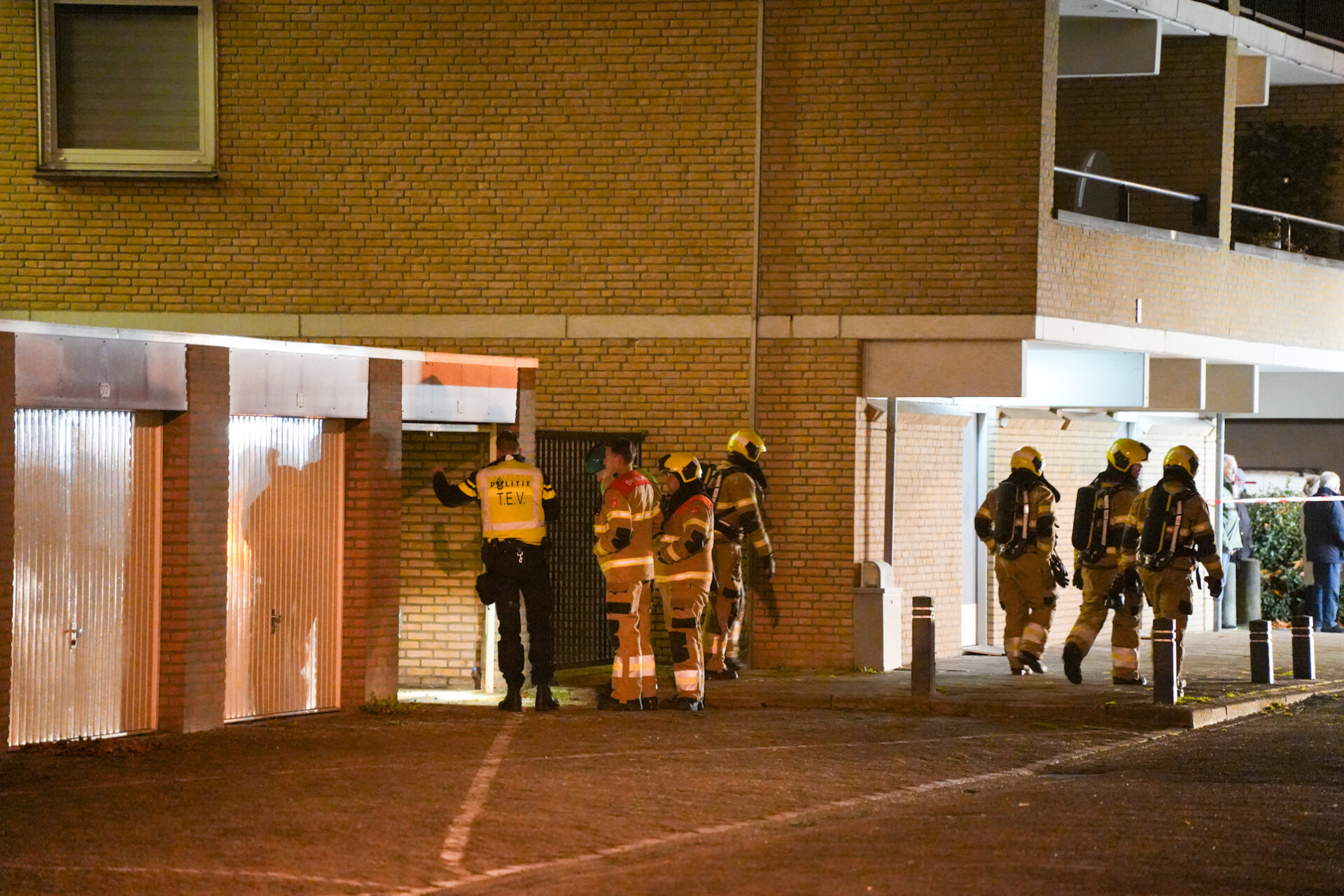 Politie onderzoekt explosie bij garagebox