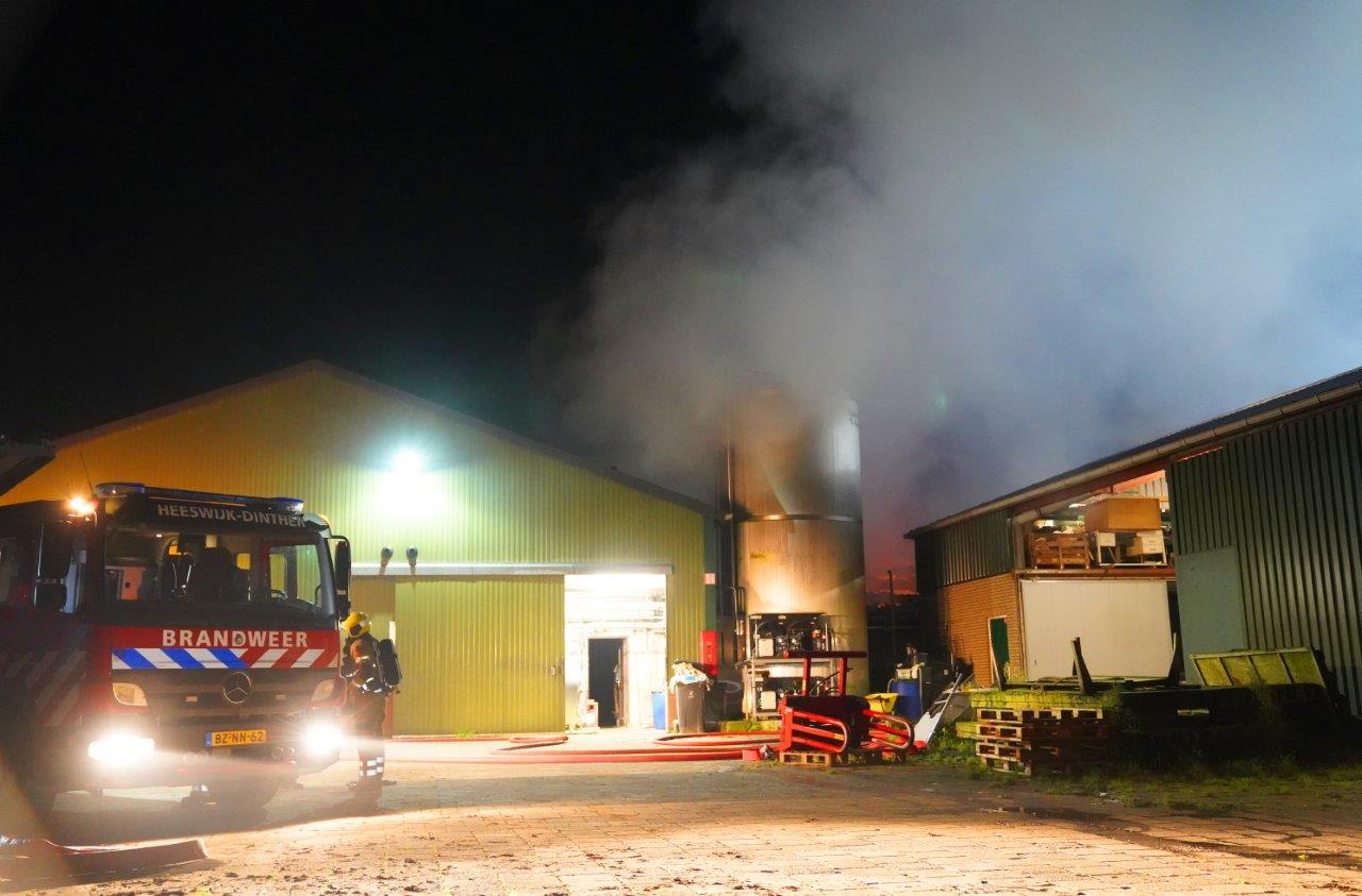 Brand in schuur geitenhouderij, vermoedelijk asbest vrijgekomen