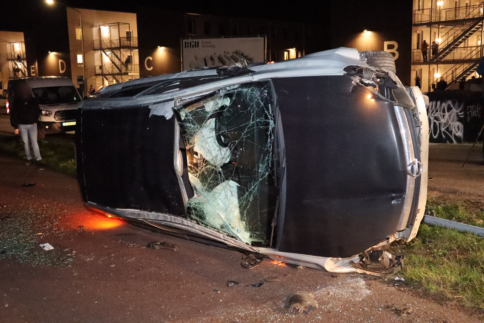 Automobilist aangehouden nadat auto over de kop vliegt