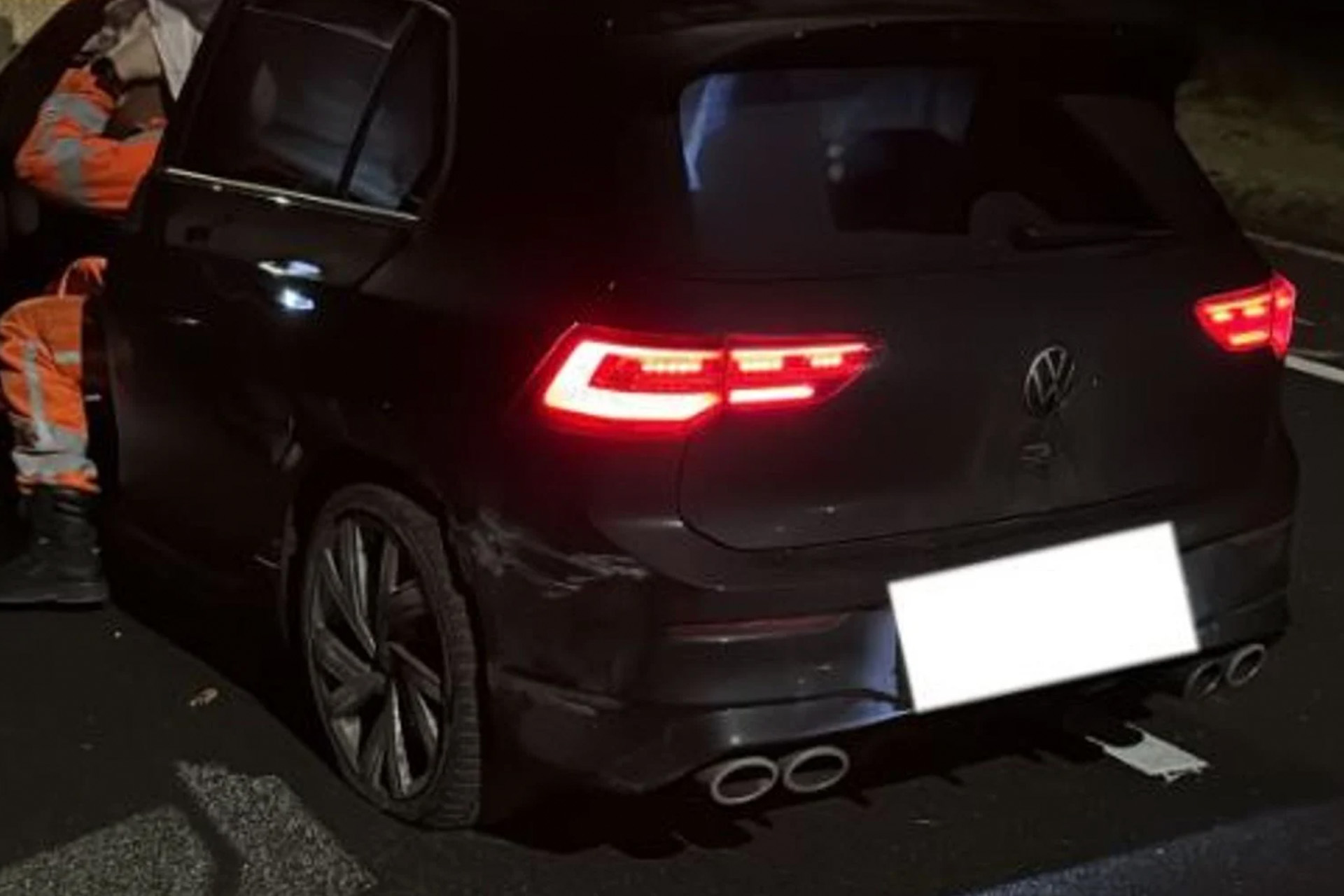 Auto crasht op de snelweg na dollemansrit, bestuurder gaat ervandoor