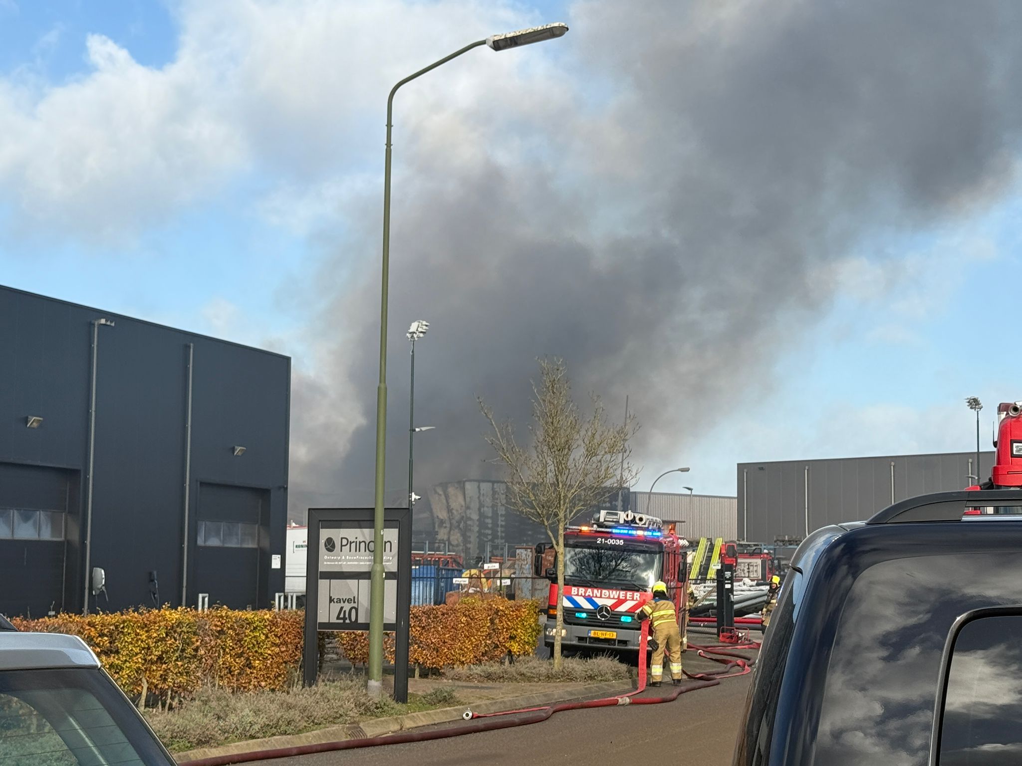 Uitslaande brand bij bedrijf voor brandbeveiliging