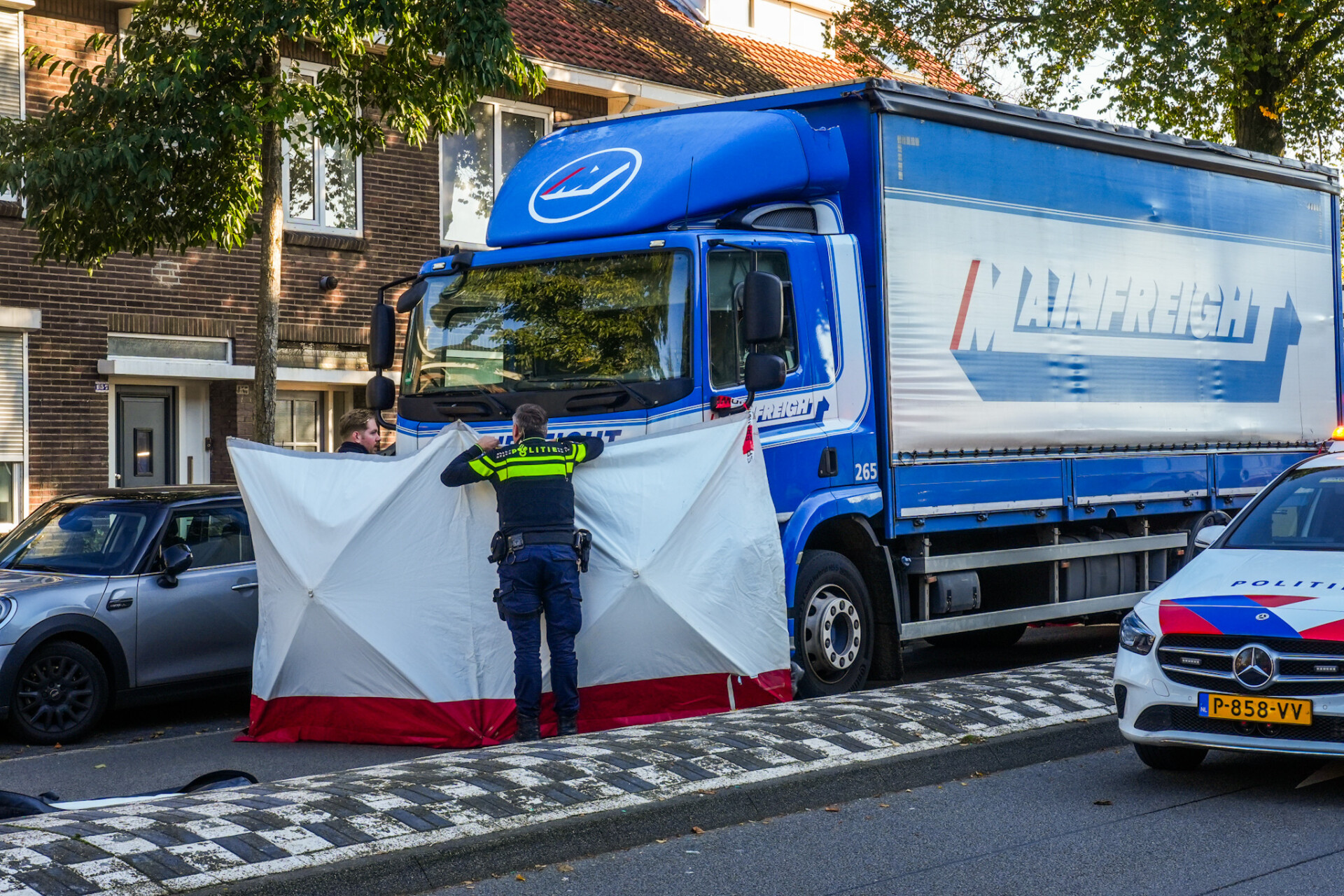 Meisje (16) overleden na ernstige aanrijding met vrachtwagen