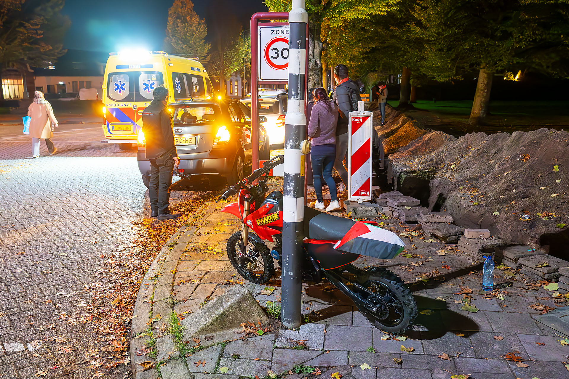 Jongeman op illegaal brommertje raakt gewond bij ongeluk