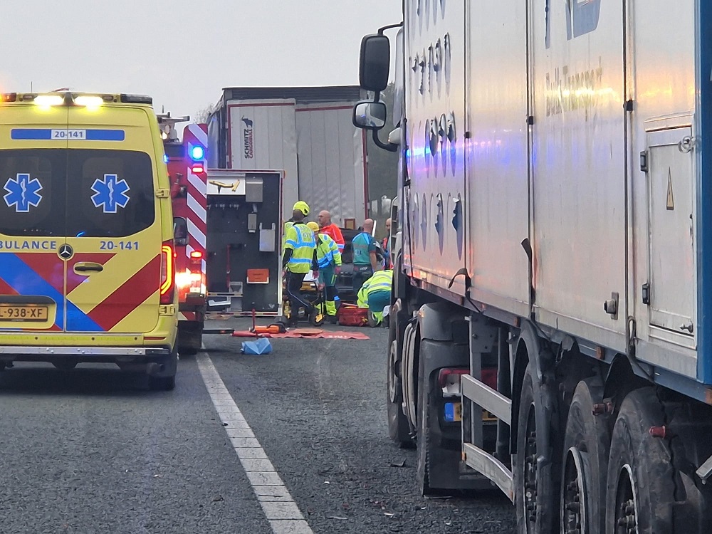 Twee vrachtwagenchauffeurs aangehouden na dodelijke aanrijding
