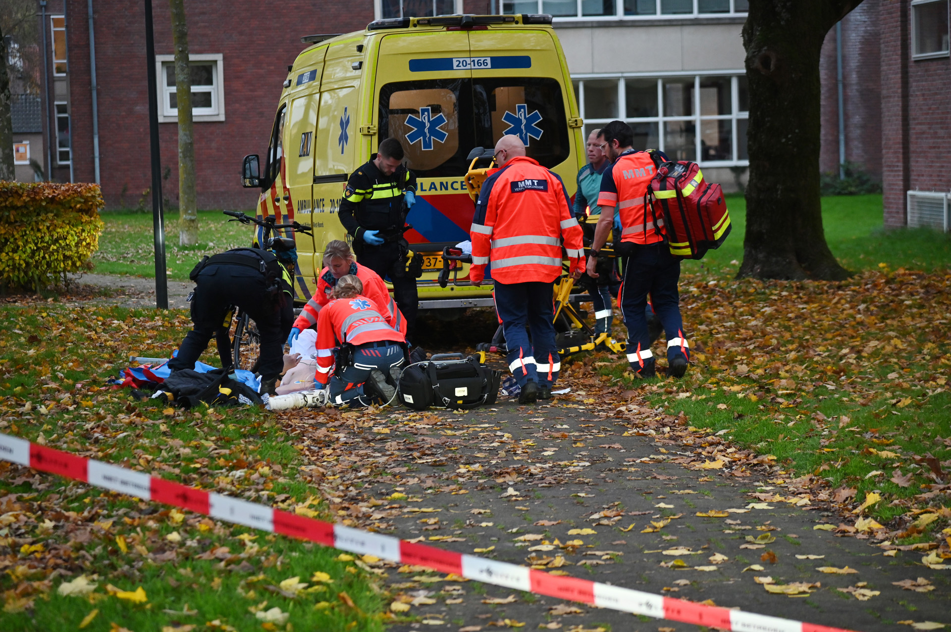 Man ernstig gewond na val fiets door loslopende hond