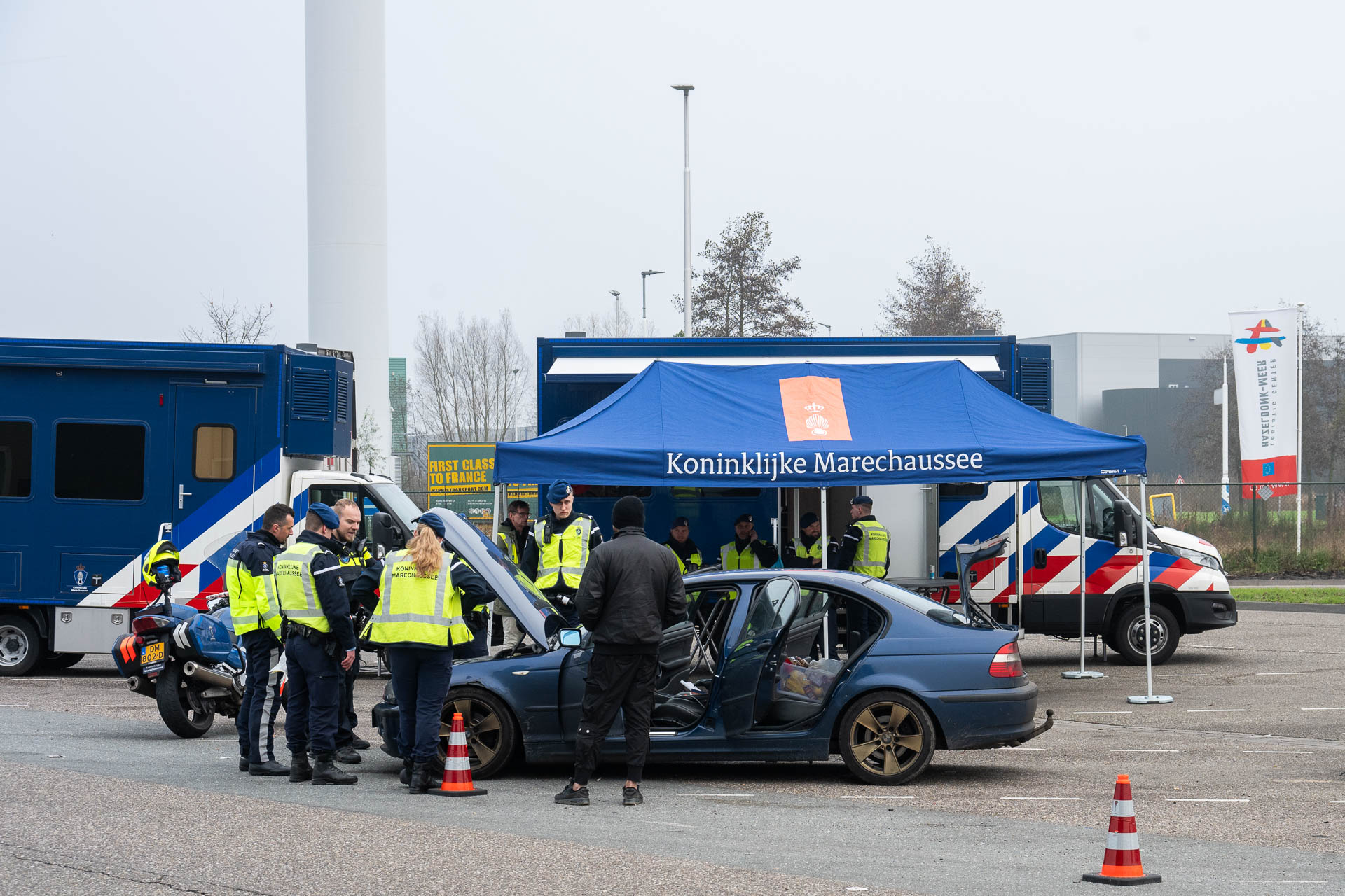 Mannen bij grenscontrole betrapt met kofferbak vol vuurwerk