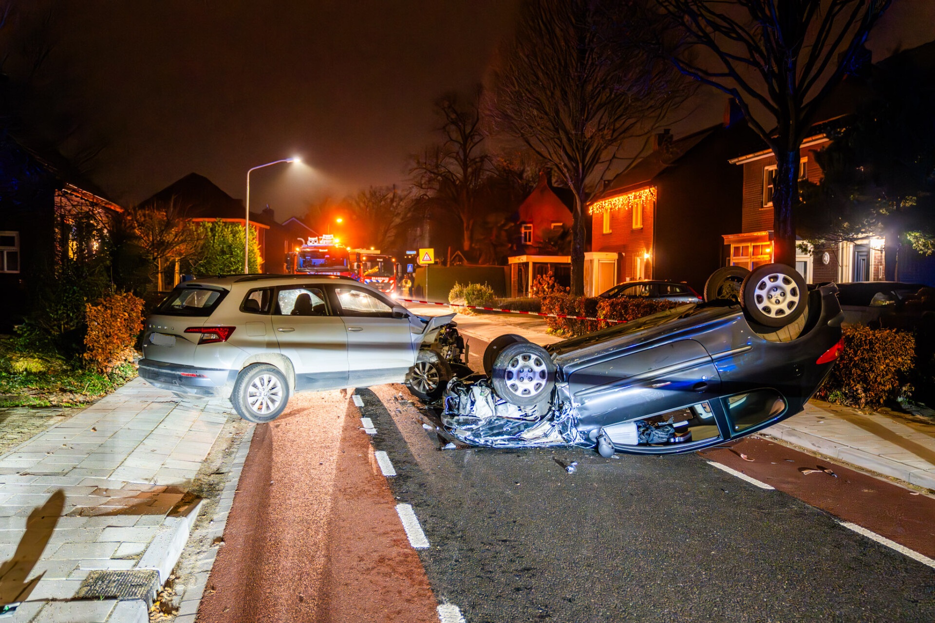 Dronken bestuurder slaat over de kop bij botsing