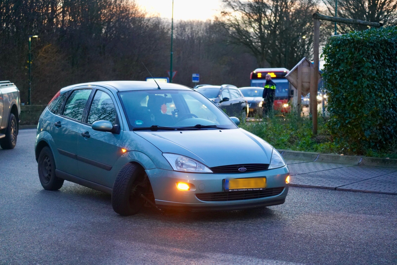 Wiel van auto breekt af tijdens rijden
