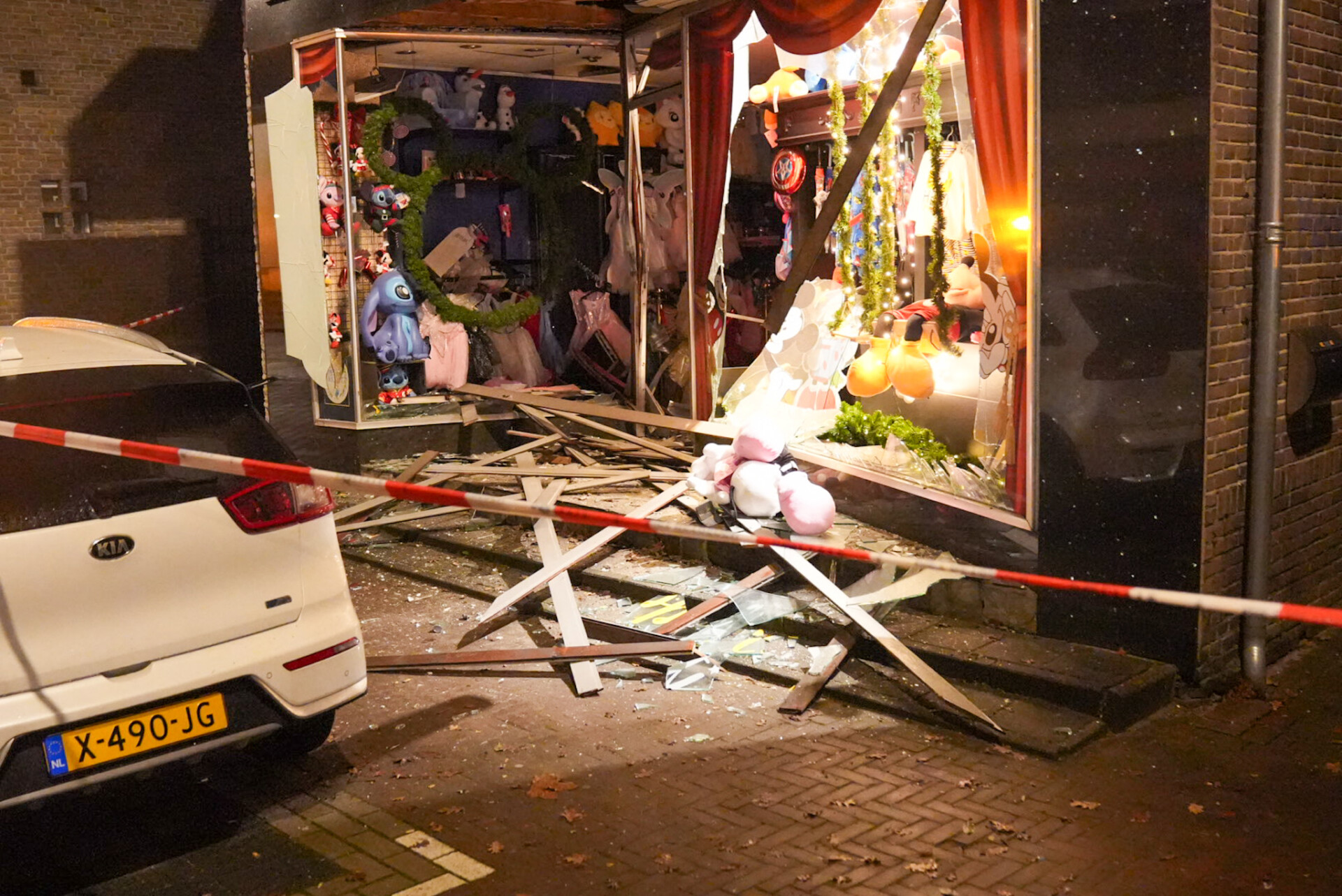 Disney-winkel verwoest door explosie