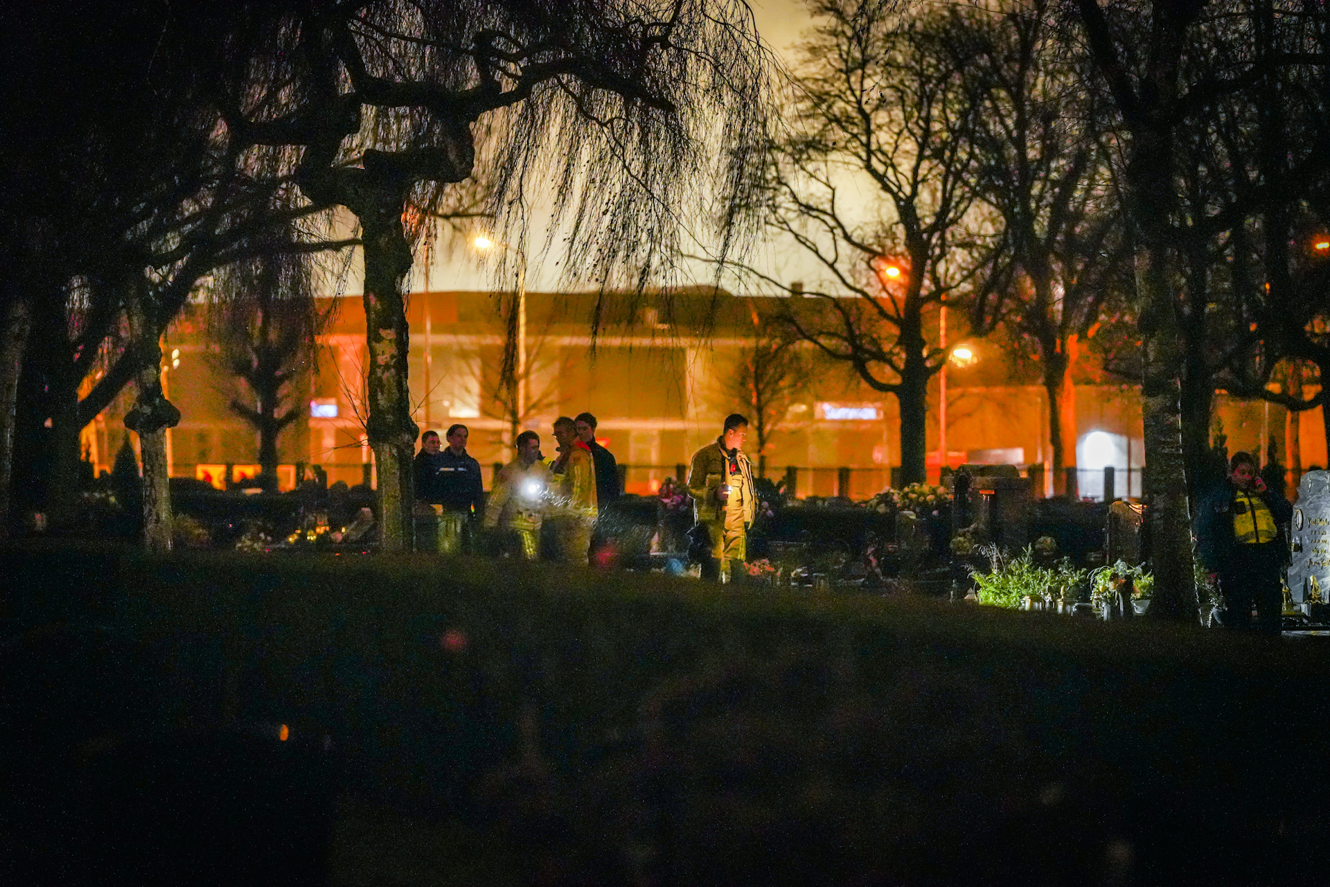 Grote hoeveelheid afgestoken vuurwerk op begraafplaats