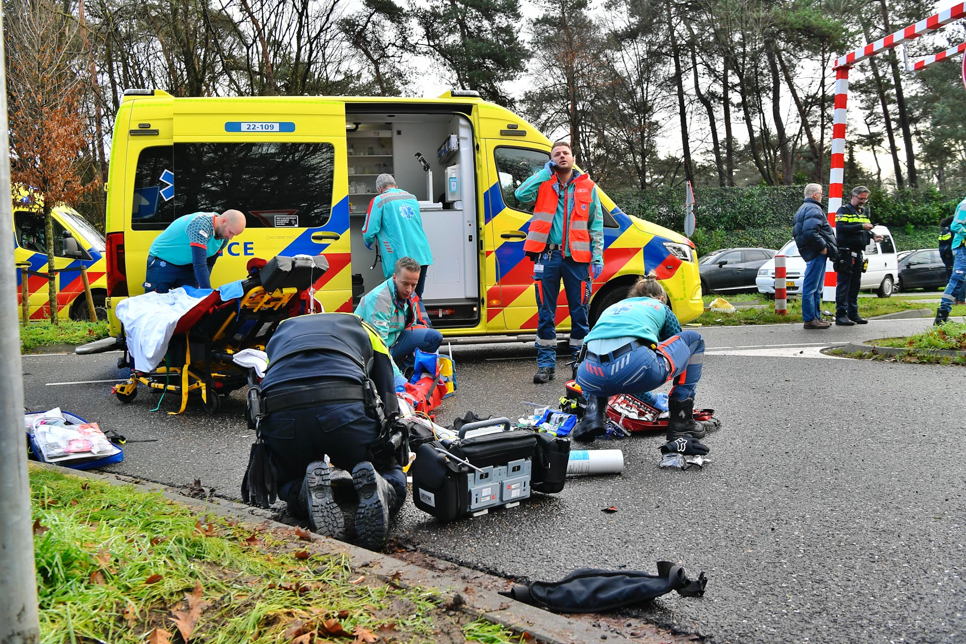 Motorrijder zwaargewond na botsing met auto