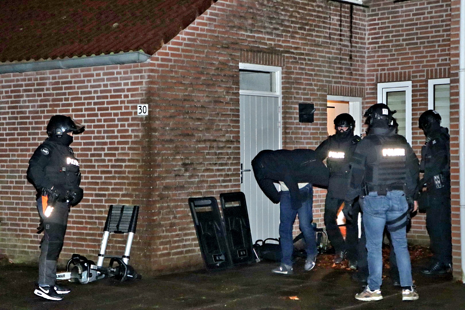 Verdachte aangehouden na inval arrestatieteam