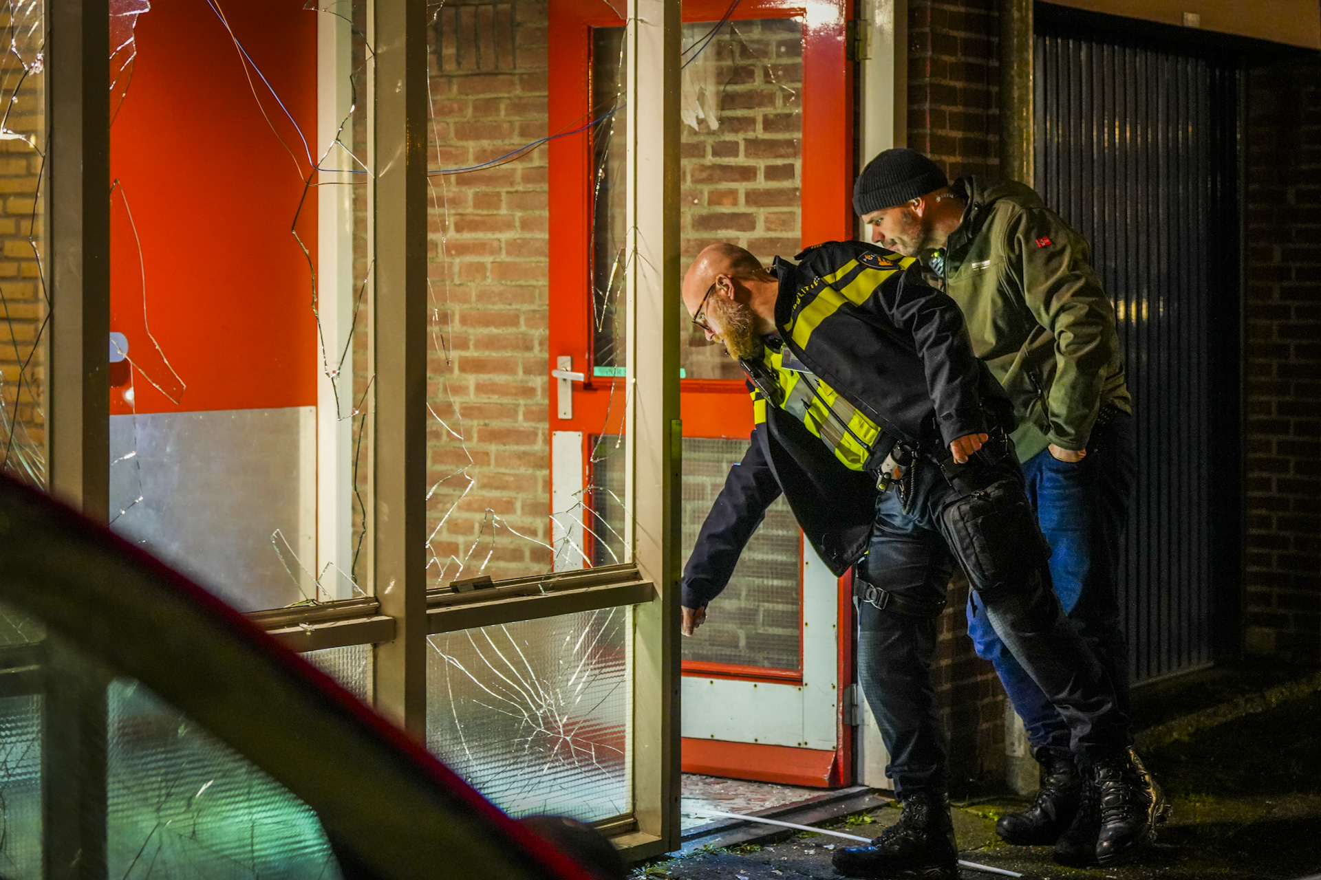 Ruiten van portiek aan diggelen door explosie