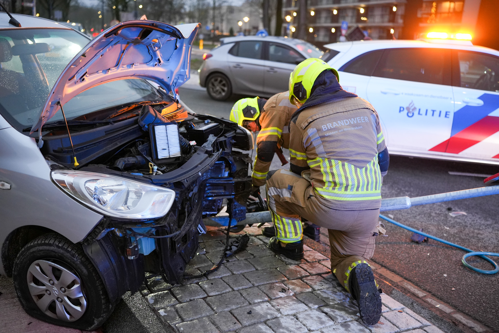 Flinke schade na ongeval op rotonde