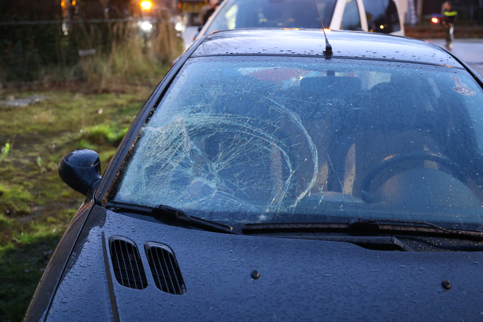 Fietser gewond naar ziekenhuis na botsing met auto