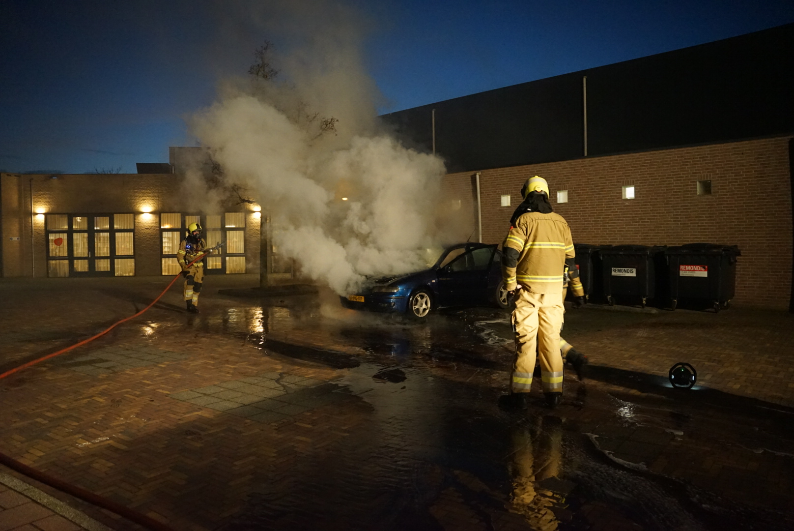 Auto brandt uit; mogelijk sprake van brandstichting