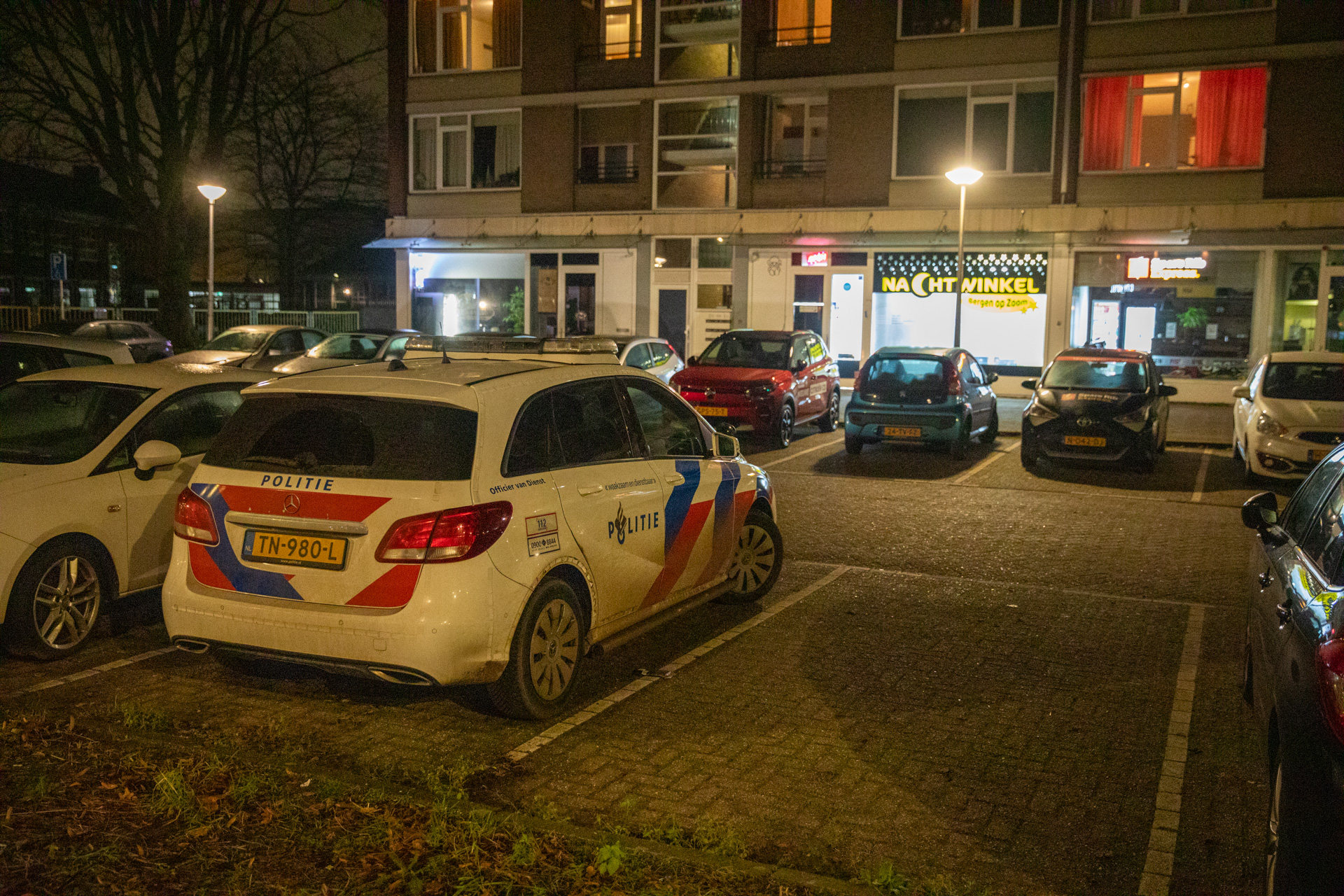 Geld buit gemaakt tijdens gewapende overval op nachtwinkel