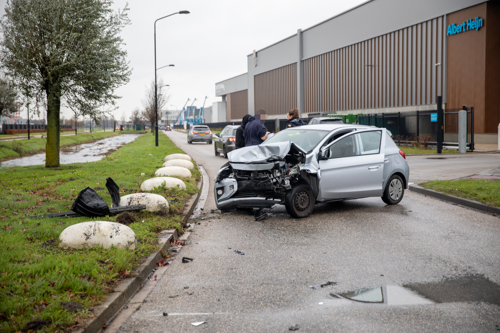 Automobilist gewond na botsing op industrieterrein