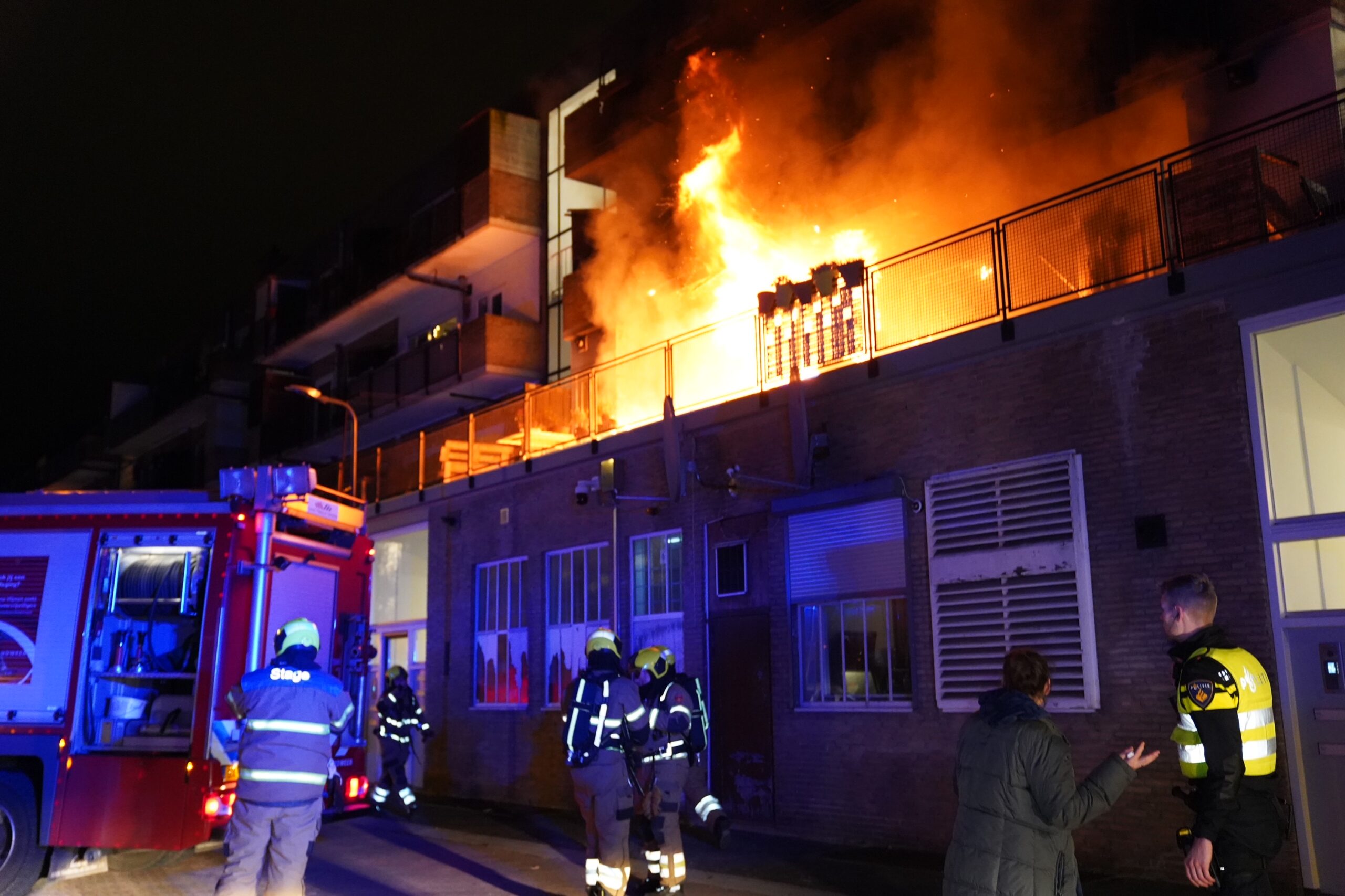 Uitslaande brand in appartement onder controle, woningen ontruimd
