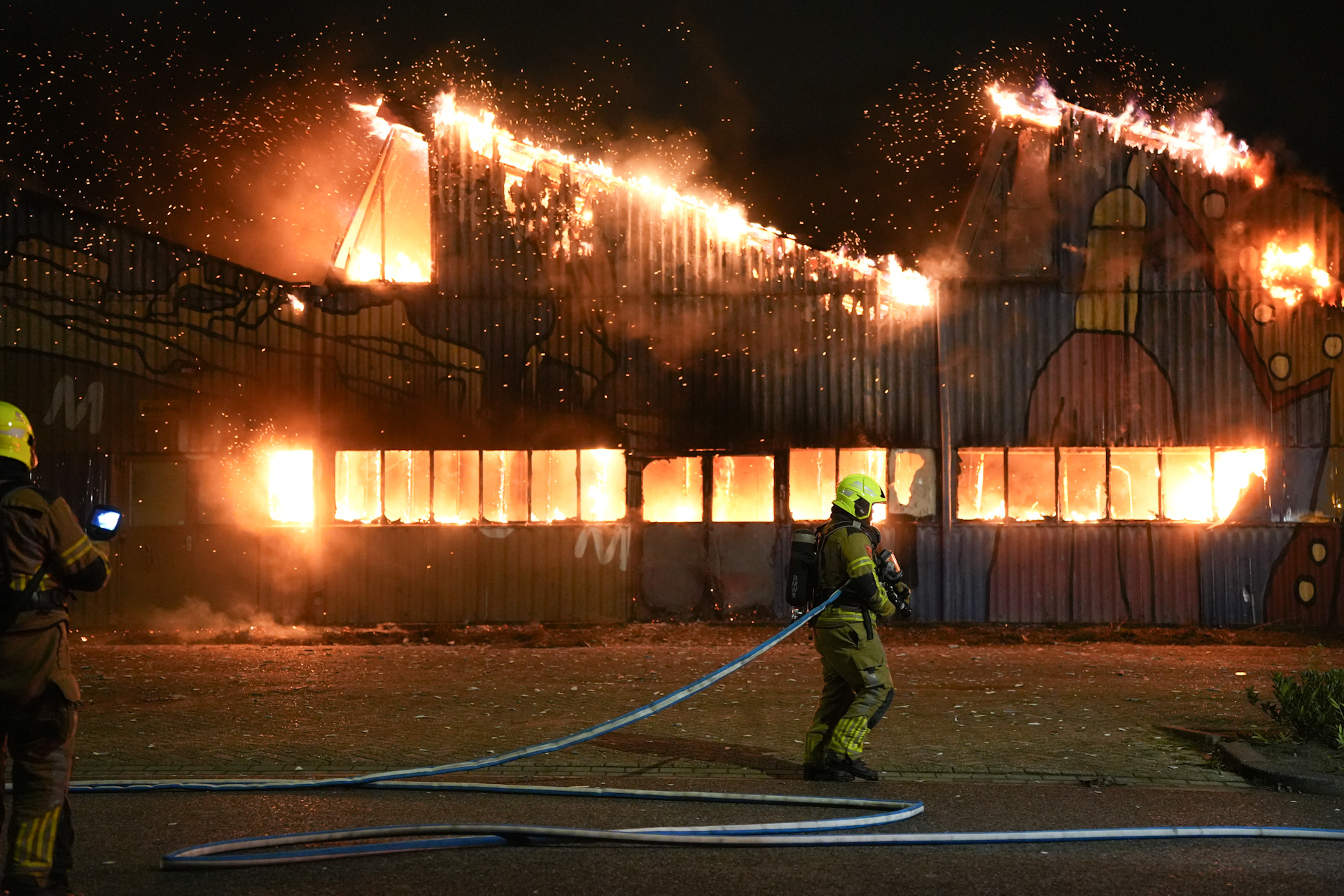 Grote brand bij voormalige schoenenmuseum in Waalwijk