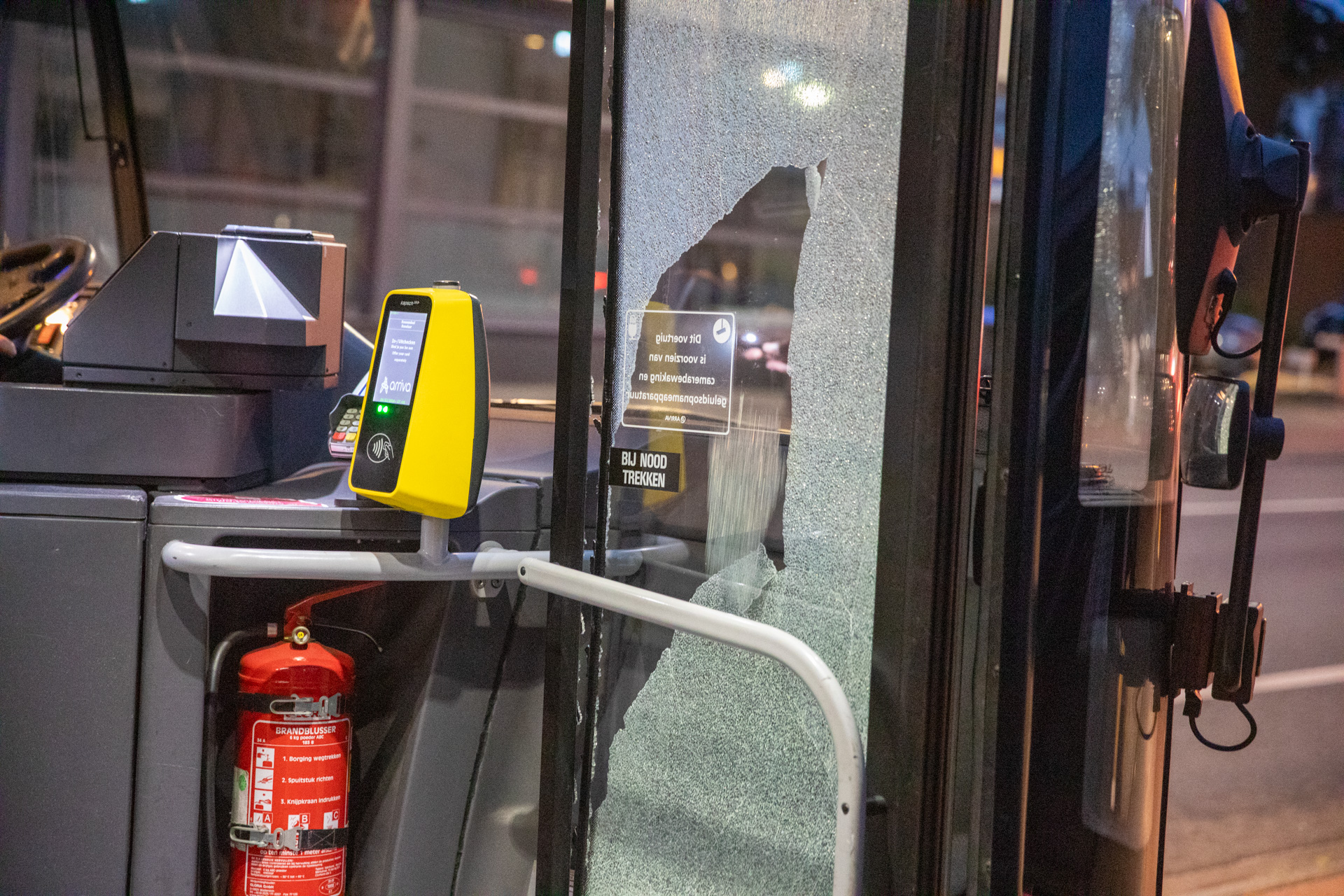 Fietser zwaargewond na botsing met stadsbus