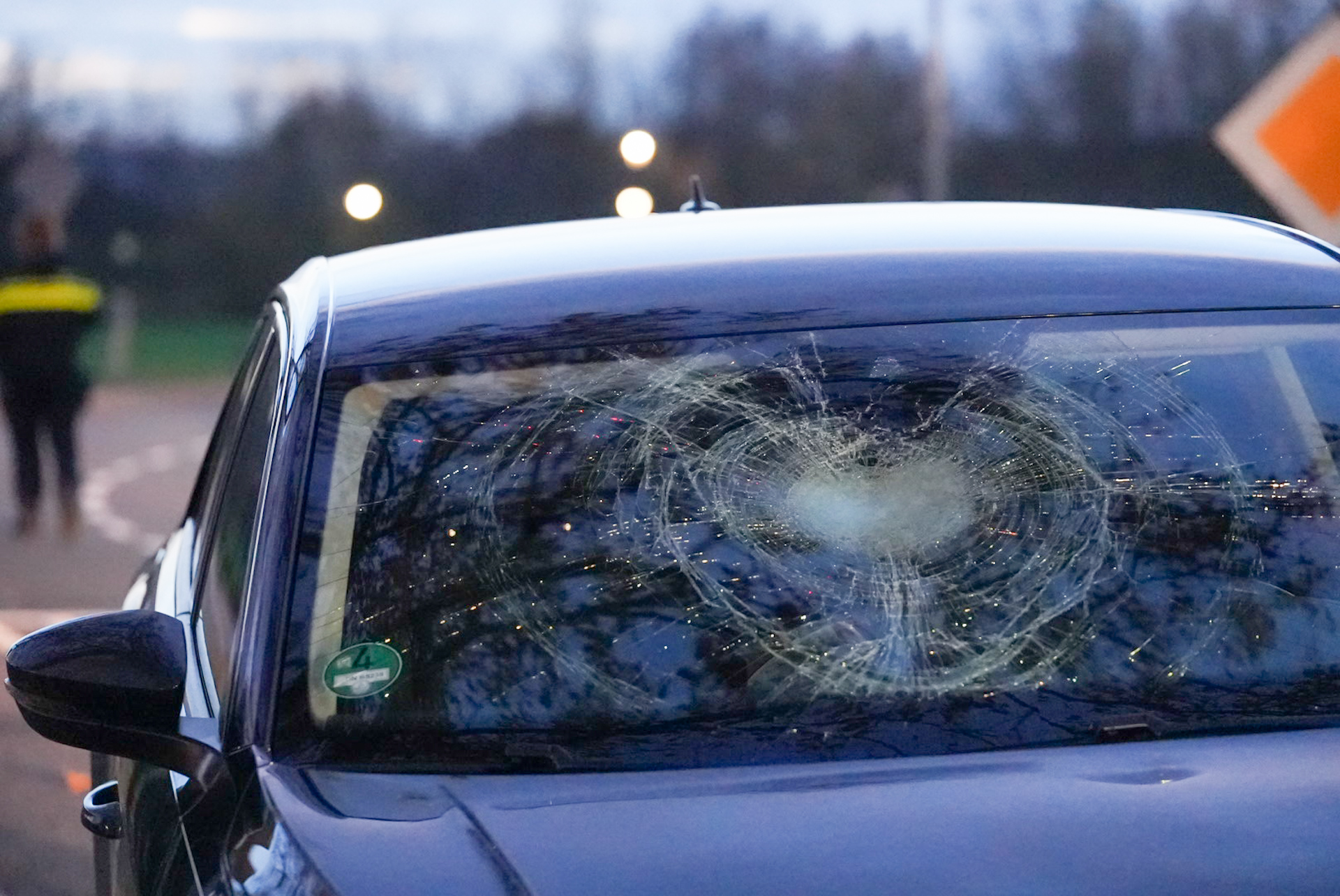 Fietser geschept door auto