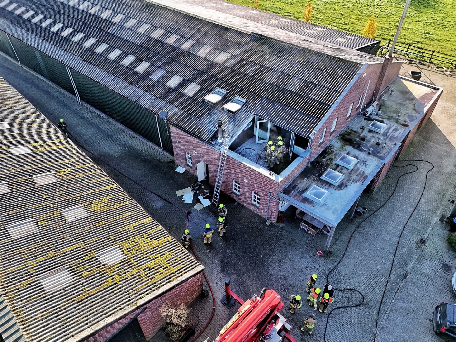Brand bij bovenverdieping van paardenpensioen