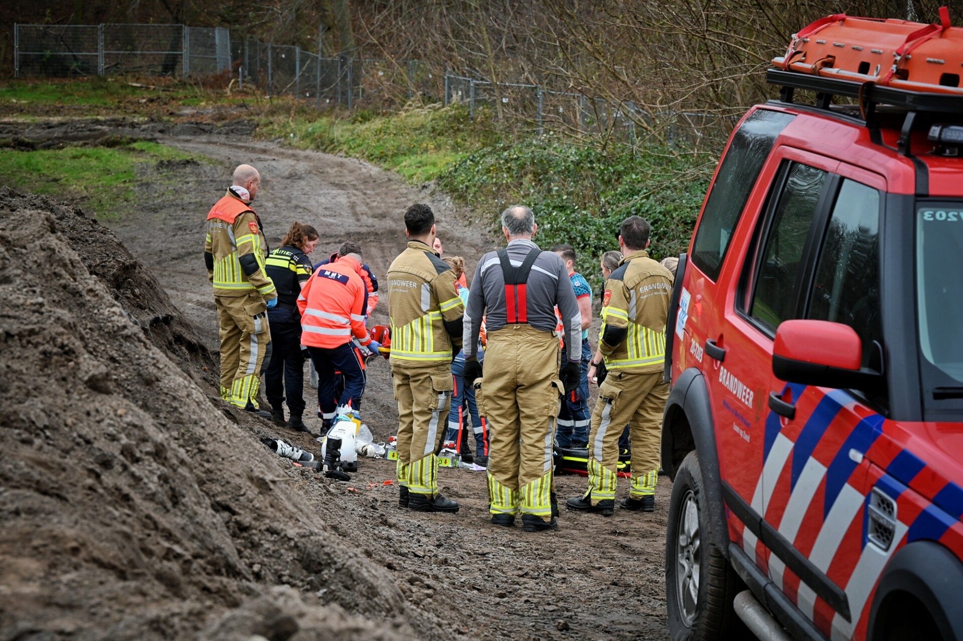 UPDATE: Jong kind ernstig gewond bij botsing op crossbaan, traumaheli neemt slachtoffer mee