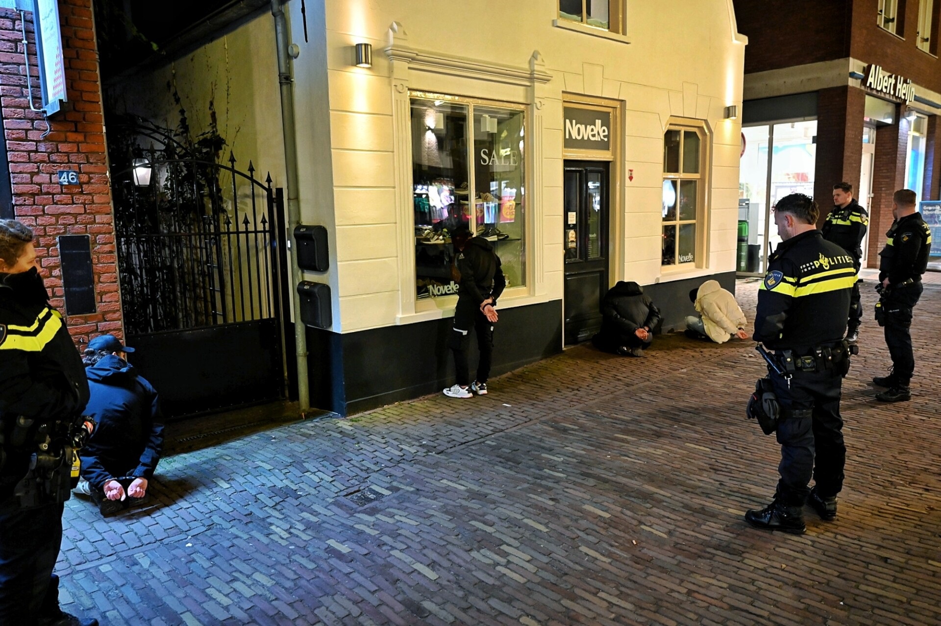 Vijf jonge mannen opgepakt voor serie diefstallen