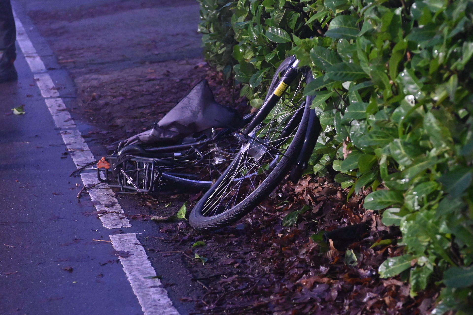 Fietser geschept door auto, slachtoffer gewond naar ziekenhuis