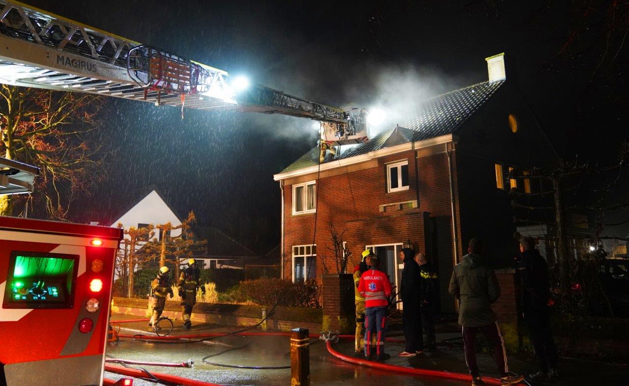 Veel schade aan woning door uitslaande zolderbrand