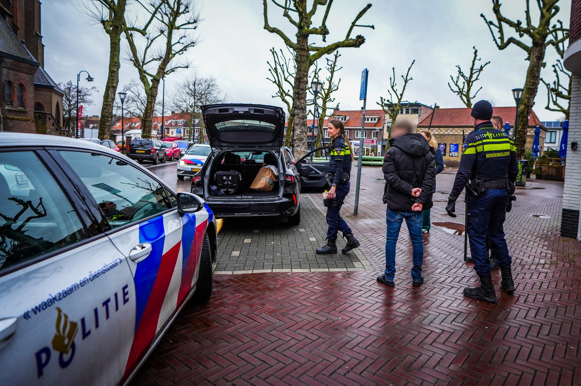 Twee mannen aangehouden, auto doorzocht