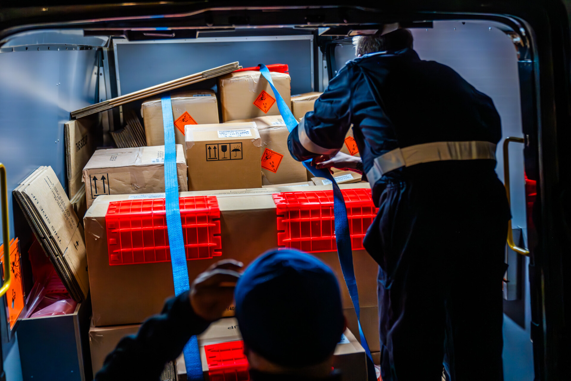 550 kilo illegaal vuurwerk in woning, bewoner aangehouden