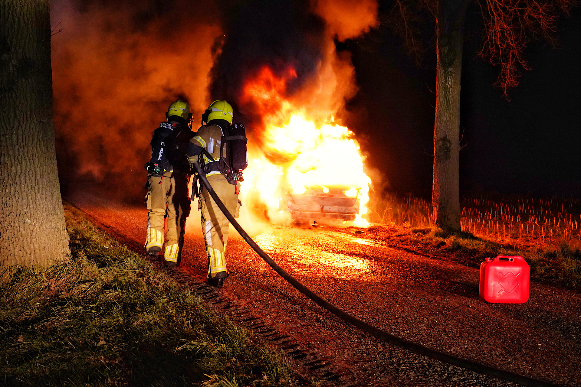 Auto in brand gestoken, jerrycan achter gelaten
