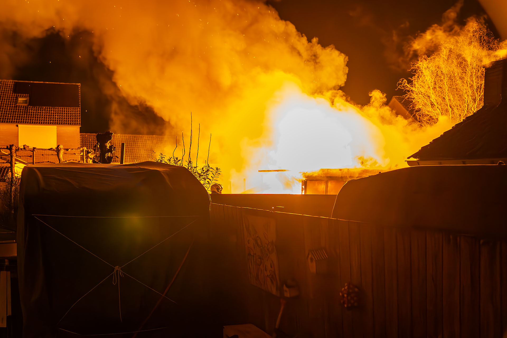 Nieuw tuinhuis verwoest door brand
