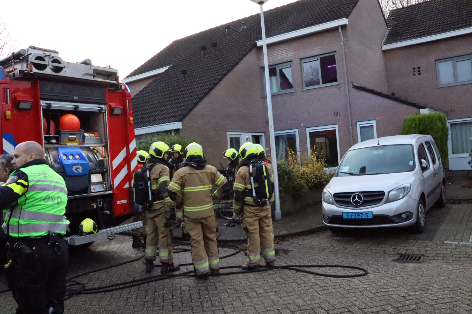 Gewonde door keukenbrand, slachtoffer afgevoerd naar ziekenhuis