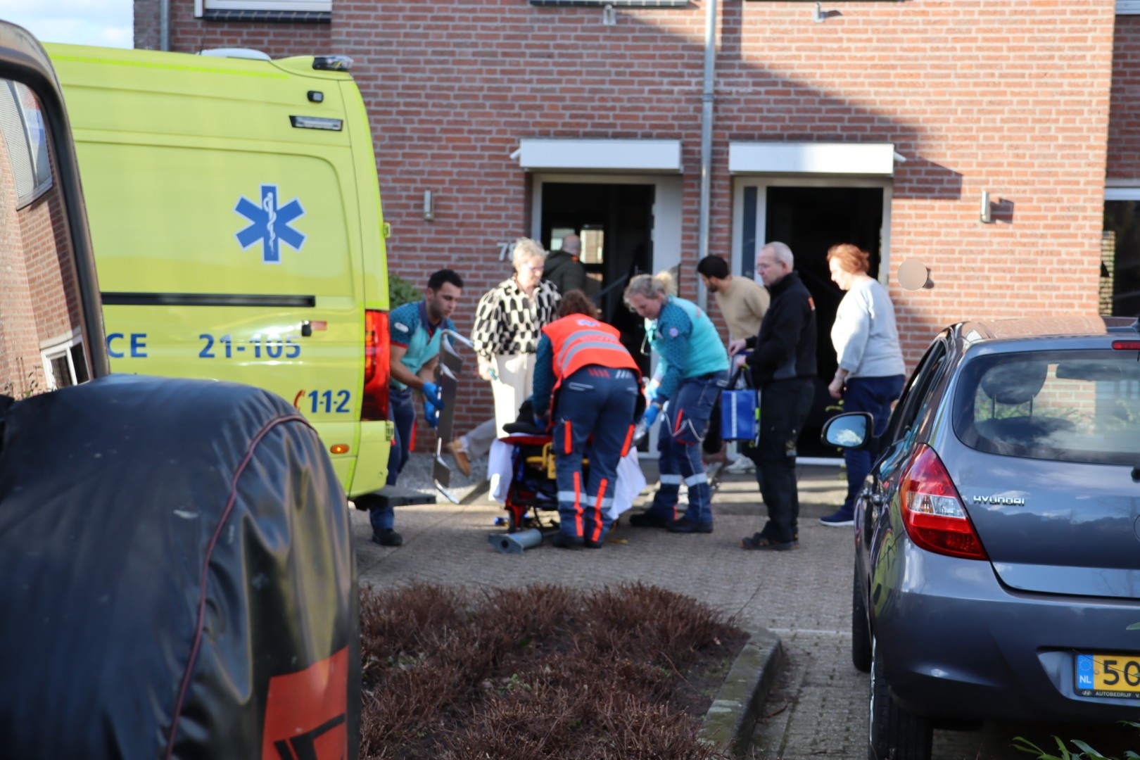 Slachtoffer met spoed naar ziekenhuis na val van trap