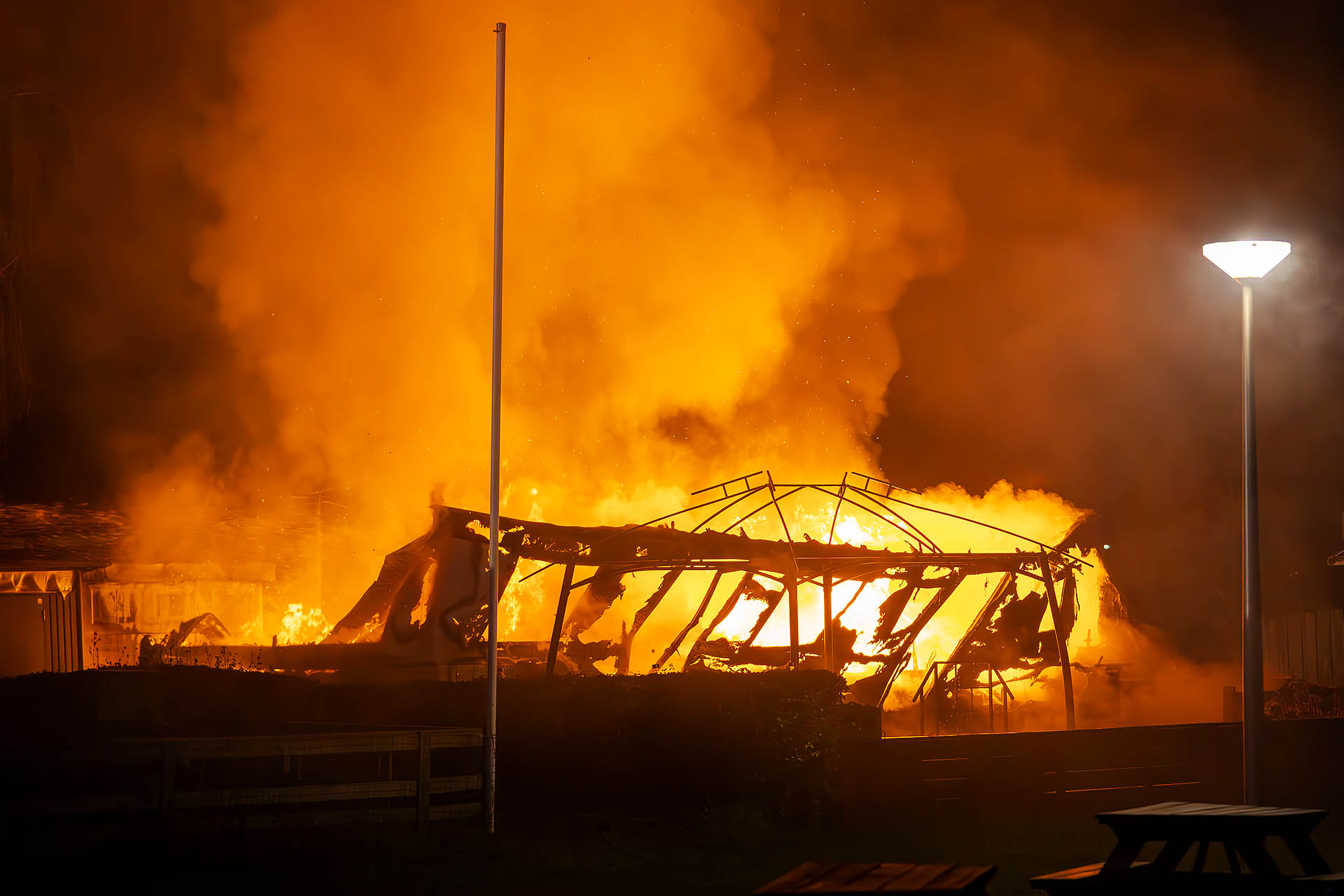 Stacaravan compleet verwoest door brand